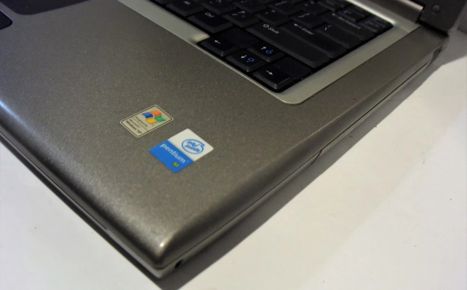 Portátil Dell Latitude D800 15,4" (Intel Pentium M 1,60 GHz) repuestos/reparación Foto 4 de 4