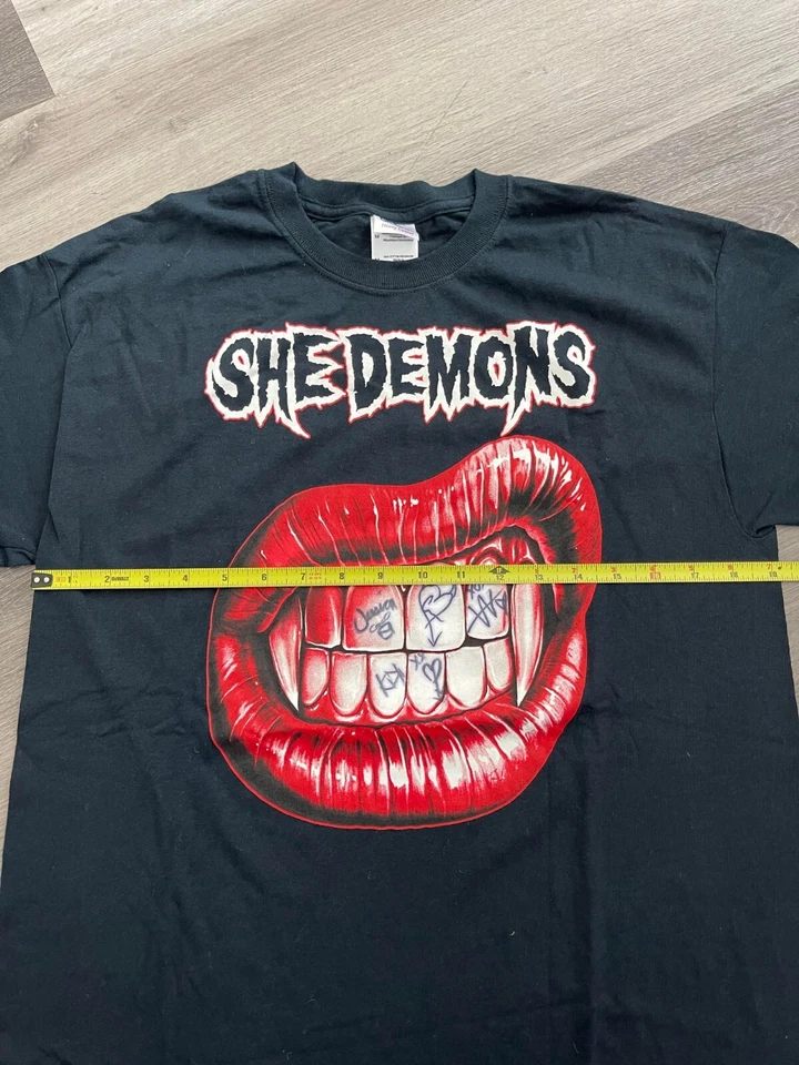 Camisa Velvet Sky Oficial Anillo Usada She Demons FIRMADA TNA Talla Mediana Foto 3 de 4