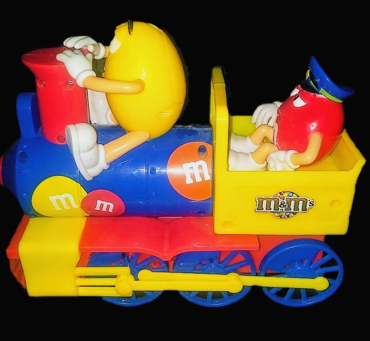【M&M's Train Dispenser キャンディーディスペンサー】 M&M Candies Train Engine Electronic Candy Dispenser With