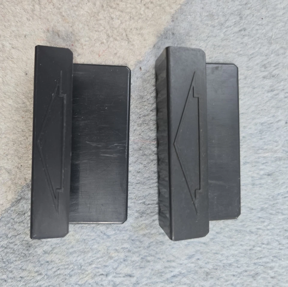 2 x USED 8-track 8 track tape cassette cartridge TAPE END COVER PROTECTOR ENDS - Image 1 of 3