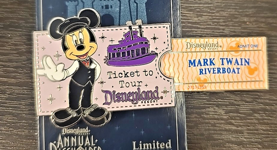 Disneyland 2013 Minnie as Mark Twain Ticket AP Tour the Lore Pin 95602 limited