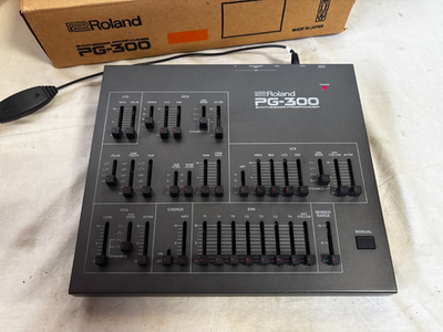 Roland PG-300 Synthesizer Programmer | Reverb Roland PG-300