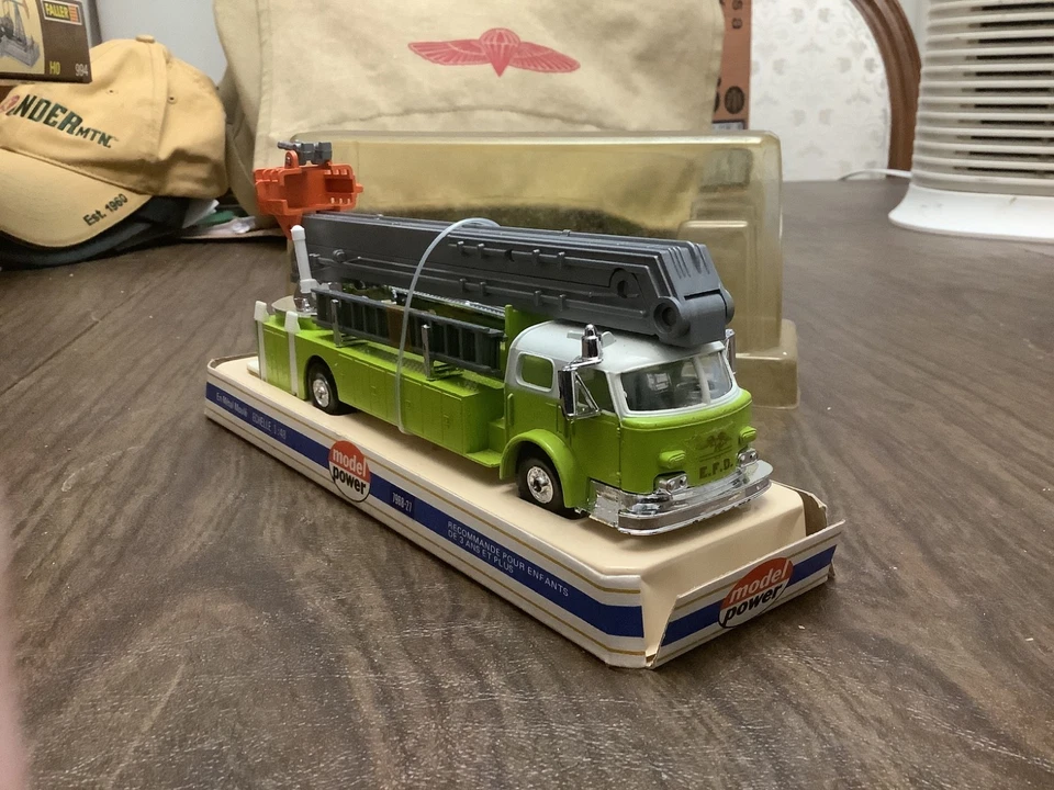 NIB MODEL POWER Green and White 1/48 Scale Fire Truck NOS - Image 2 of 3