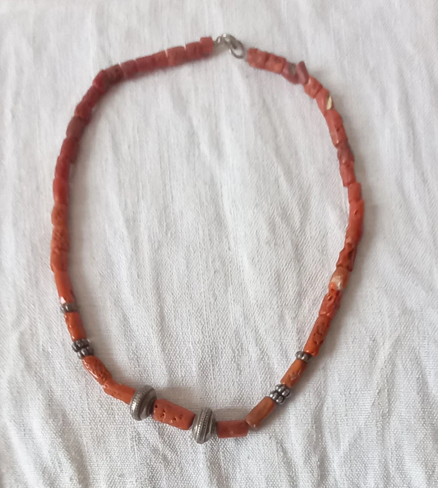 Antica Collana girocollo corallo naturale lunga 45 cm barilotti da 5 a 19 mm - Immagine 4 di 4