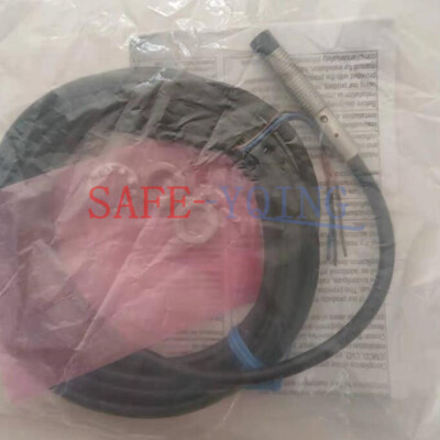 One New Omron E2B-S08KN04-WP-C2 Proximity Switch