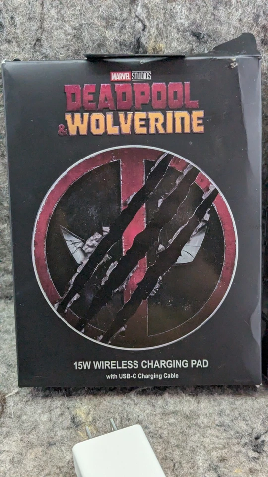 🔥Nuevo🔥 Deadpool Wolverine Cargador de Teléfono Inalámbrico Pad Apple Android Foto 2 de 4