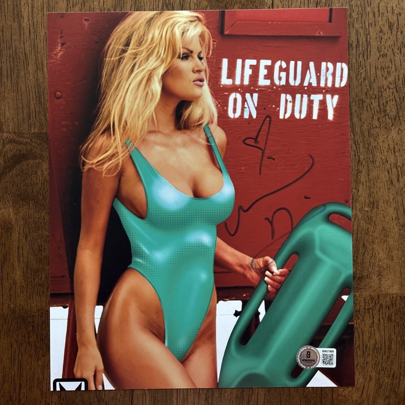 Neriah Davis Baywatch Model Signed 8x10 Beckett COA Sexy