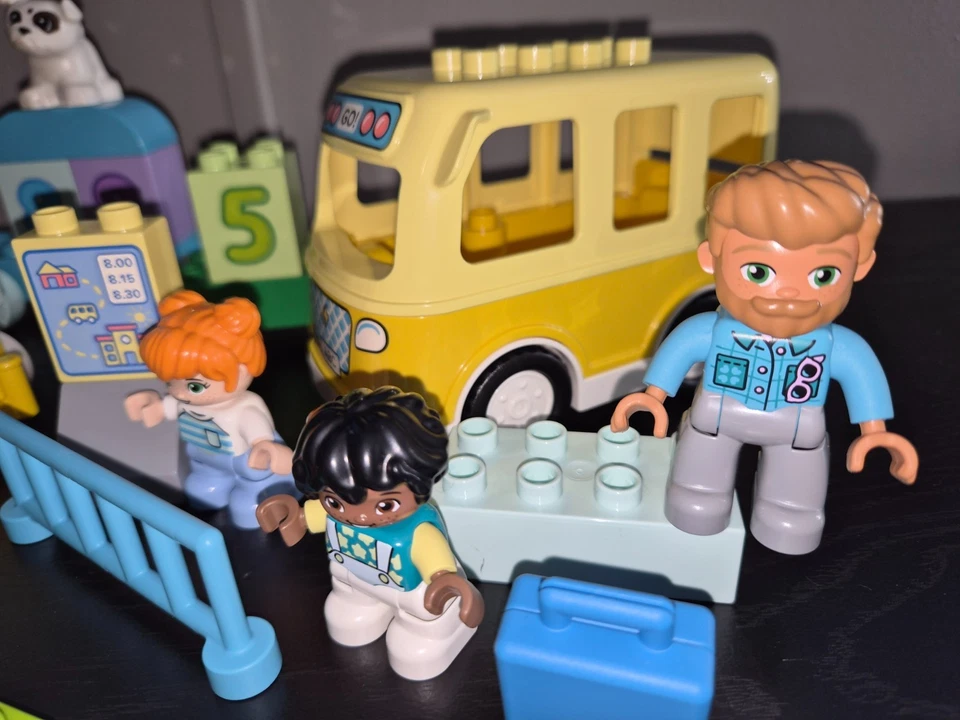 Lote Educacional DUPLO – Número de Trem, Ônibus Escolar, Pessoas, Tijolos Domésticos - Imagem 4 de 4