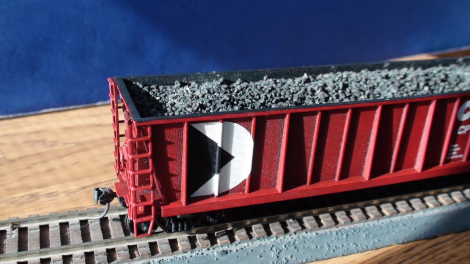 2 Canadian Pacific CP Rail HO 50' Bath Tub Gondola's w/coal loads & Kadee's RTR - Image 3 of 4