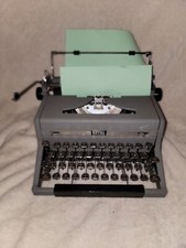 Vintage Royal Quiet De Luxe Portable Typewriter Made In USA NICE & CLEAN WORKING thumbnail
