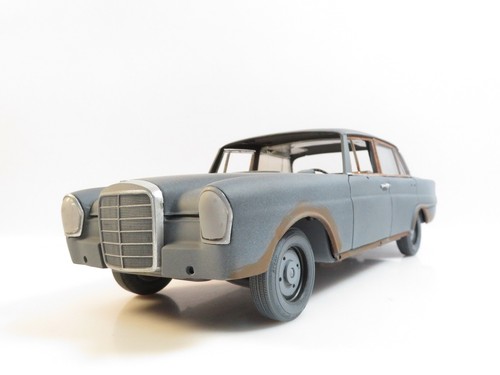 1:18 Revell Mercedes Benz 300 SE Heckflosse Scheunenfund B-239 - Bild 2 von 8