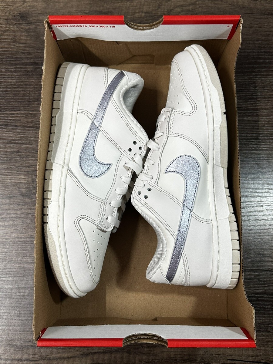 Nike Dunk Low PRM PL 9.5 ホワイト/グレー/パープル Nike Dunk Low “Phantom Metallic Purple” DX5930-100 Women's Size