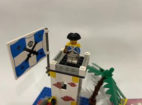 LEGO Pirates: Sabre Island (6265) 100% Complete With Manual in Great Condition