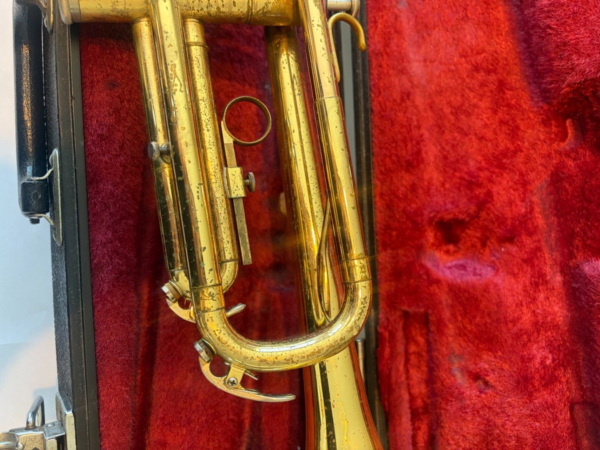 YAMAHA YTR-2321 Trumpet Student Model Brass Finish Tested Working