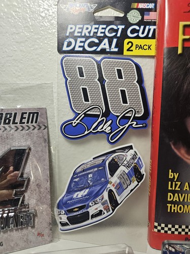 🔥 Nascar Memorabilia, Key Chain, Sticker, Book, Emblem Dale Jr. Tony Stewart 🔥 - Picture 3 of 6