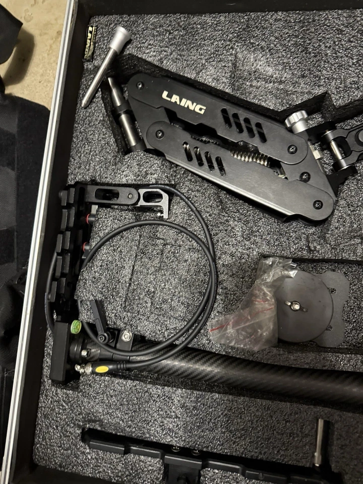 LAING CARBON FIBER STEADYCAM  ARM, GLIDER, VEST Excellent Cond. Professional - Image 3 of 4