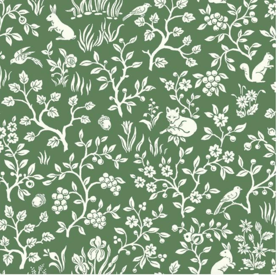 Papel de parede Fox and Hare on Green por Magnolia Home Joanna Gaines, parafuso de 56 pés quadrados. - Imagem 3 de 3