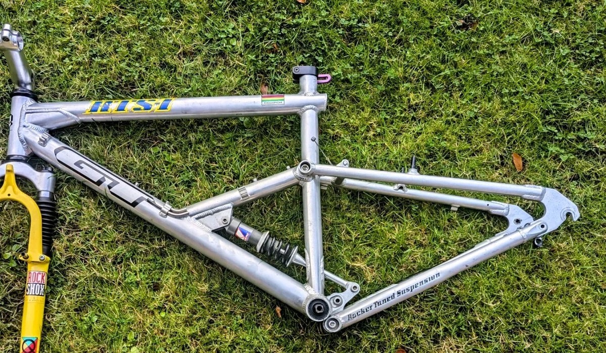 RARE VINTAGE GT RTS-1 WORLD CHAMPION 17