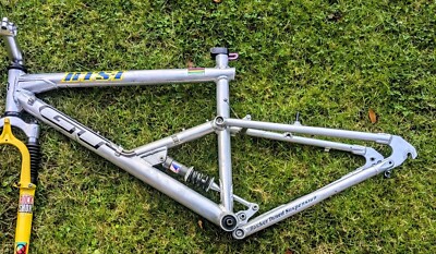 RARE VINTAGE GT RTS-1 WORLD CHAMPION 17