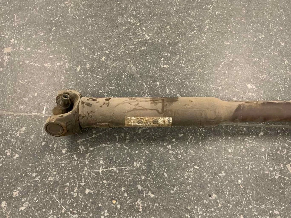 1995 - 1999 Chevy Suburban 1500 Front Drive Shaft 5.7L Vortec V8 AT 4 Speed - Image 2 of 4