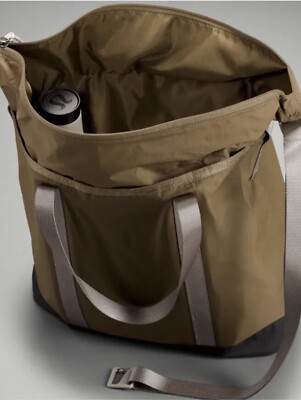 lululemon patch logo tote bag NWT Lululemon Patch Logo Tote Bag 25L Unisex