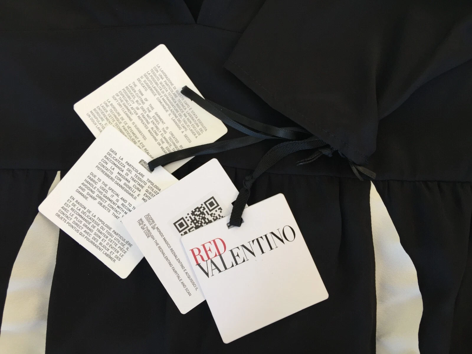 Abito Midi Rosso Valentino Arricciato Seta Crepe de China Crepe nuovo con etichette 10 U.S. al prezzo al dettaglio $1150