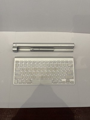 Apple Magic Keyboard A1314 w/ Mobee Charger