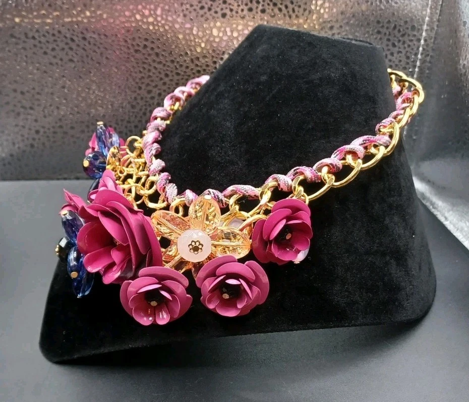Nuevo Collar Betsey Johnson Cuentas de Plástico Metal Rosa Flor Distintivo Foto 3 de 4