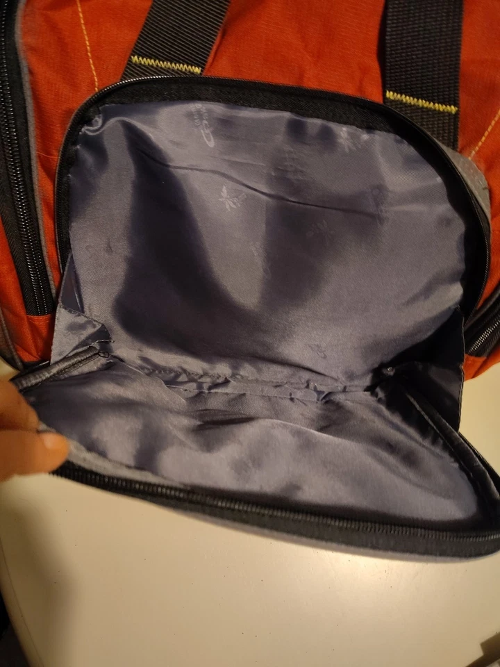 Paquete de lona roja California cuatro bolsillos exteriores con bolsillo para teléfono rojo Foto 3 de 4