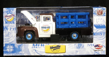M2 Machines 56 1956 Ford F-100 Pickup Truck Stakebed Moon Pie MoonPie MN01 13-10