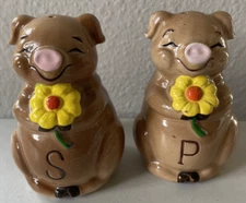Vintage Pigs Hogs Holding Yellow Flowers Salt and Pepper Shaker Set Korea