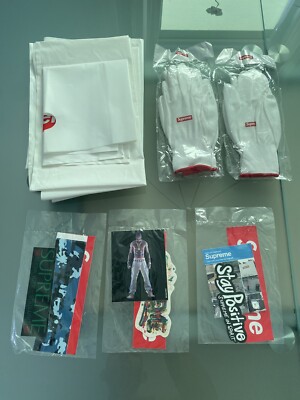 Supreme Sticker, Gloves & Bags Sammlung. SS20 Tupac, FW20 snow camp Box