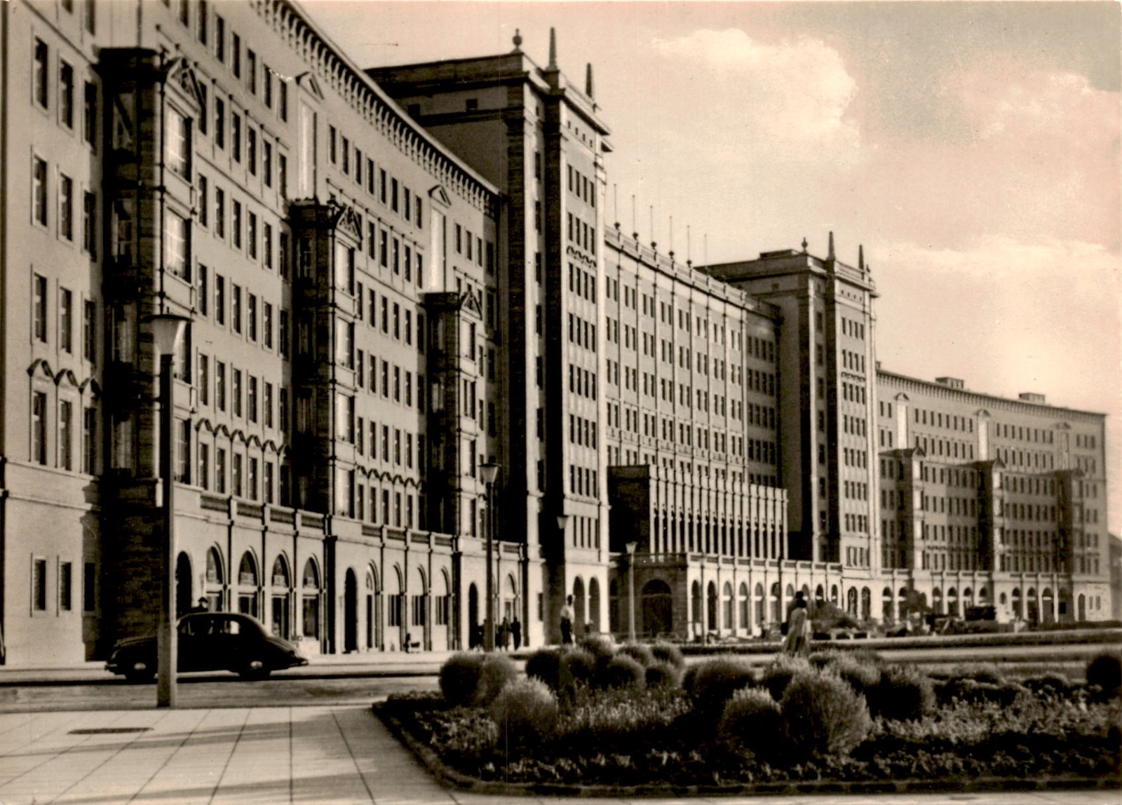 Messestadt Leipzig, Roẞplatz, VEB BILD UND HEIMAT RE Postcard