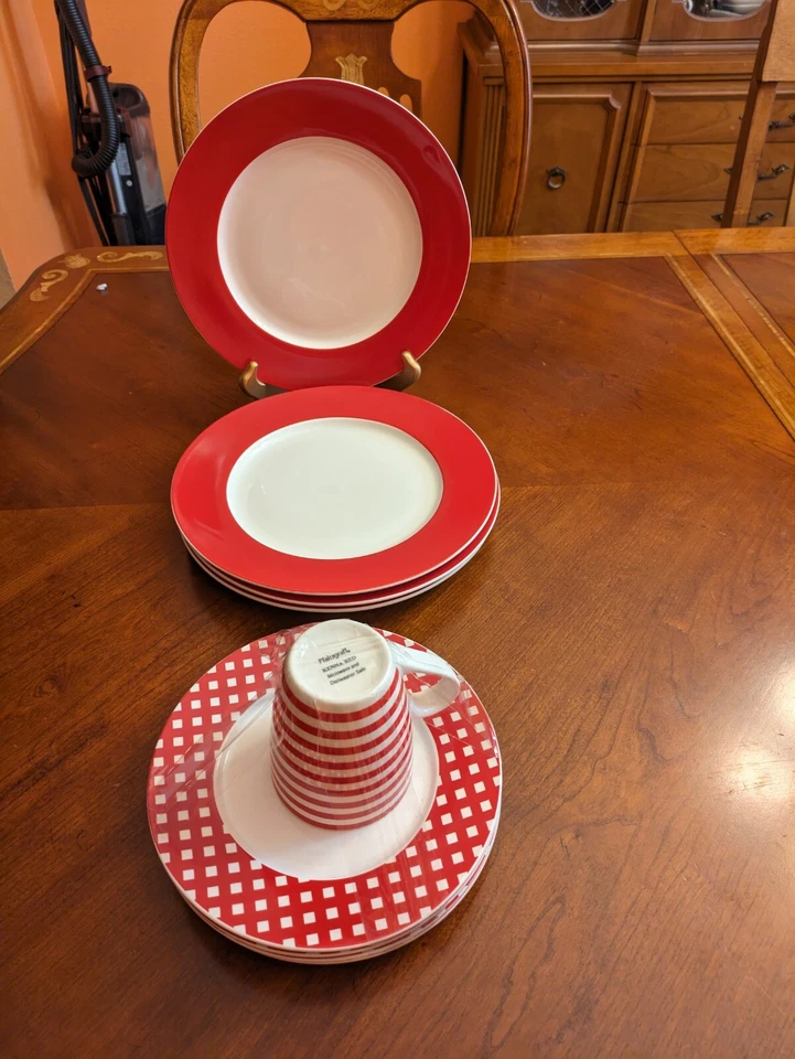 Pfaltzgraff Kenna Red 16  Piece Porcelain Dinnerware Set - Image 2 of 4