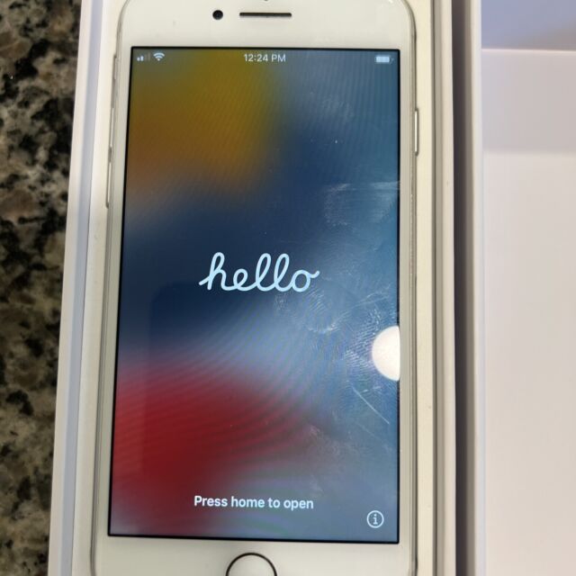 Apple iPhone 8 - 64GB - Silver (Unlocked) A1863 (CDMA + GSM)