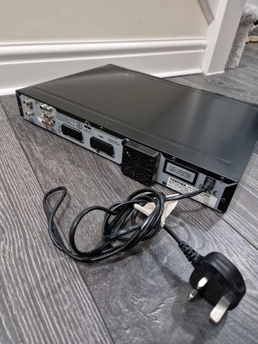 TOSHIBA D-R18DT-K-TB DVD HDMI Recorder With Remote - Picture 6 of 10