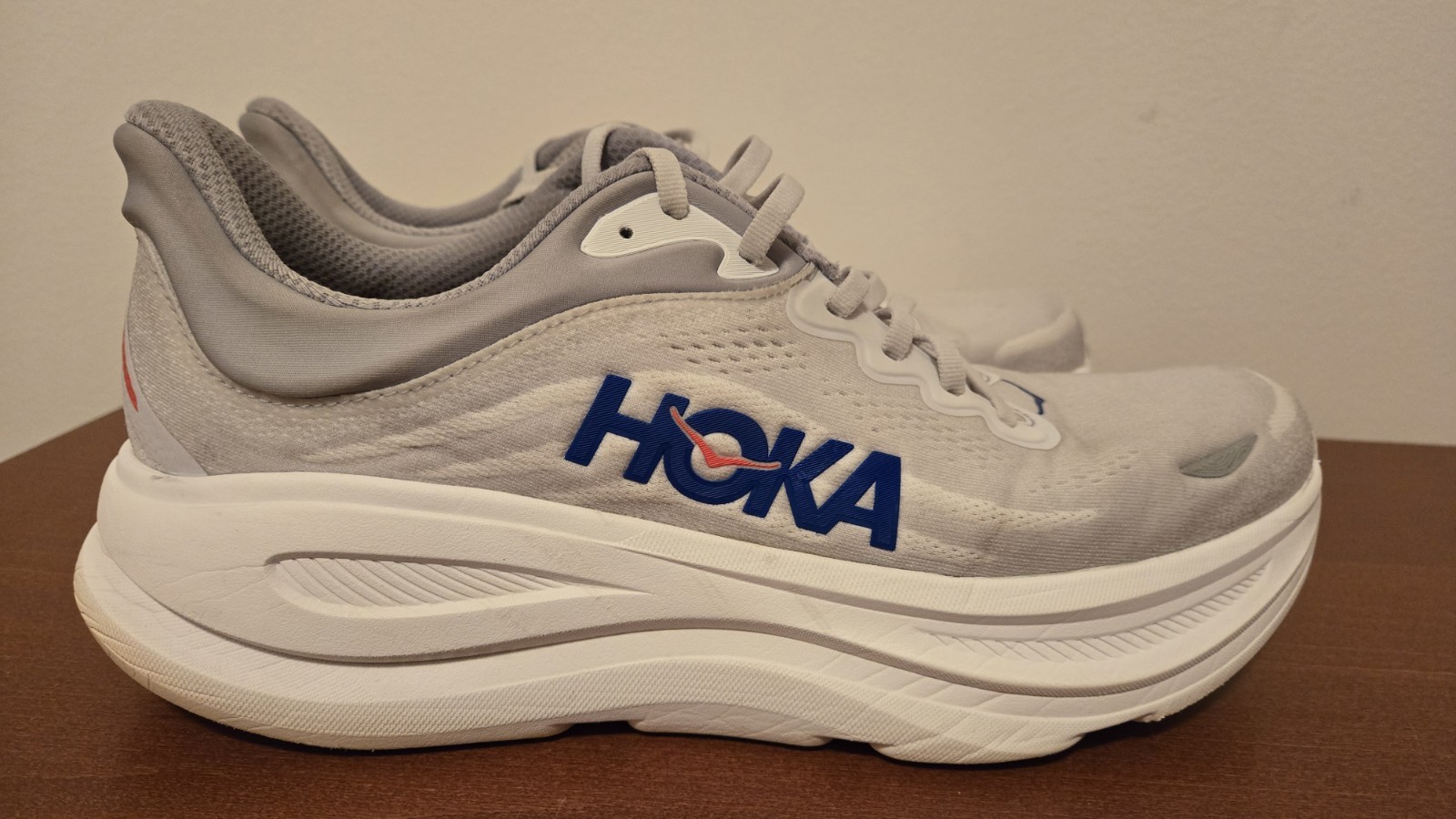 Hoka Bondi 9 COSMIC GRAY RUNNING SHOES MENS SZ 12 D VERY NICE! 
