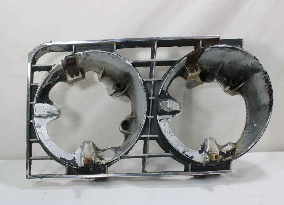 1963-64 BUICK RIVIERA DERECHO DUELO FARO/PARRILLA MOLDURA FAROS EMBELLECIMIENTO Foto 4 de 4