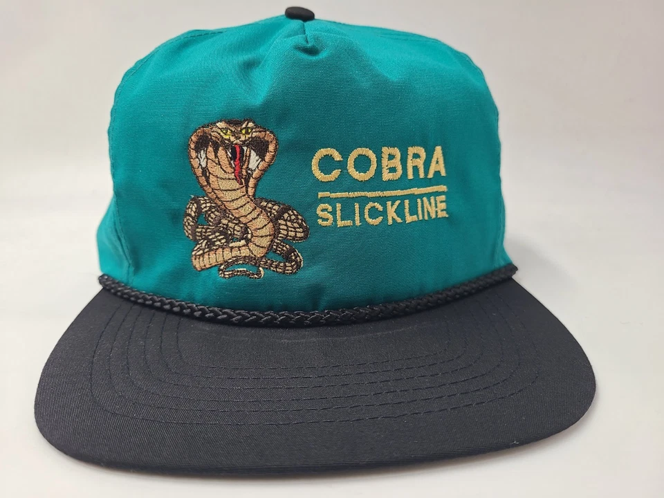 Gorra de colección Cobra Slickline con cremallera ajustable (se adapta a pequeña) azul negra Foto 2 de 4