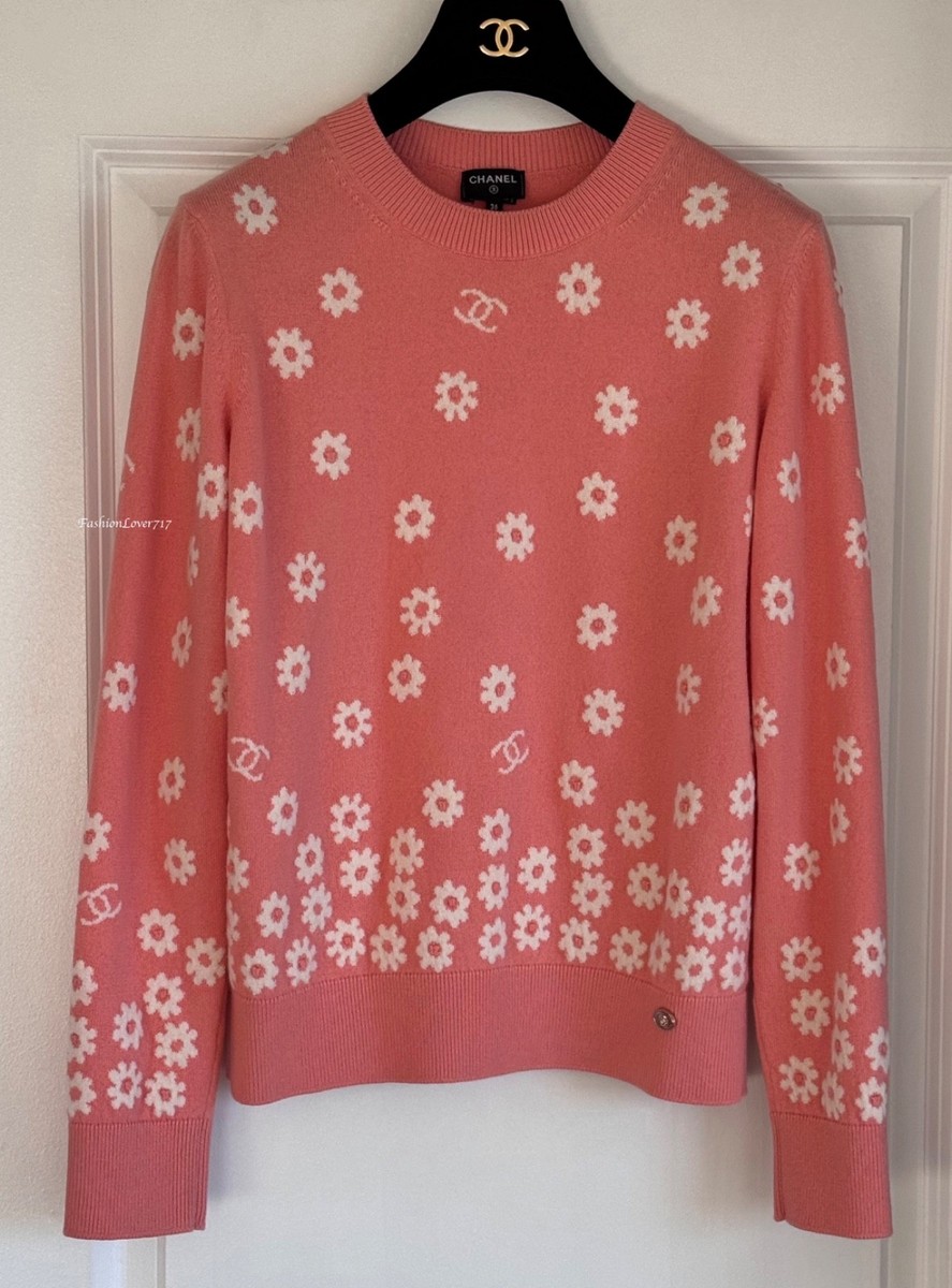 CHANEL 22P CORAL WHITE FLORAL CC PRINT CASHMERE SWEATER PULLOVER