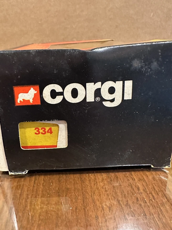 CORGI 334 600 FORD ESCORT RARE RED WITH RS 1600i WHEELS - Black Plastic Base RHD - Image 2 of 4