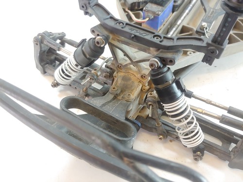 Traxxas Slash 4x4 1/10 Short Course Truck Roller Slider Chassis w/ Servo Used UG - Picture 9 of 10