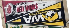 2 Fanions : Red Wings Detroit + Hawkeyes Iowa Pennant WinCraft - vintage 80s