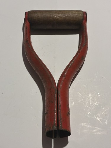 Shovel D Grip Handle U-D Wood/Metal 9.5”Long 4.5”Wide Red Flaking Paint