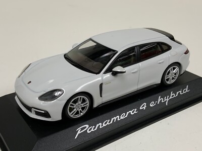 1/43 Minichamps Porsche Panamera 4 e-Hybrid in White Dealer Edition WAP020762 OH