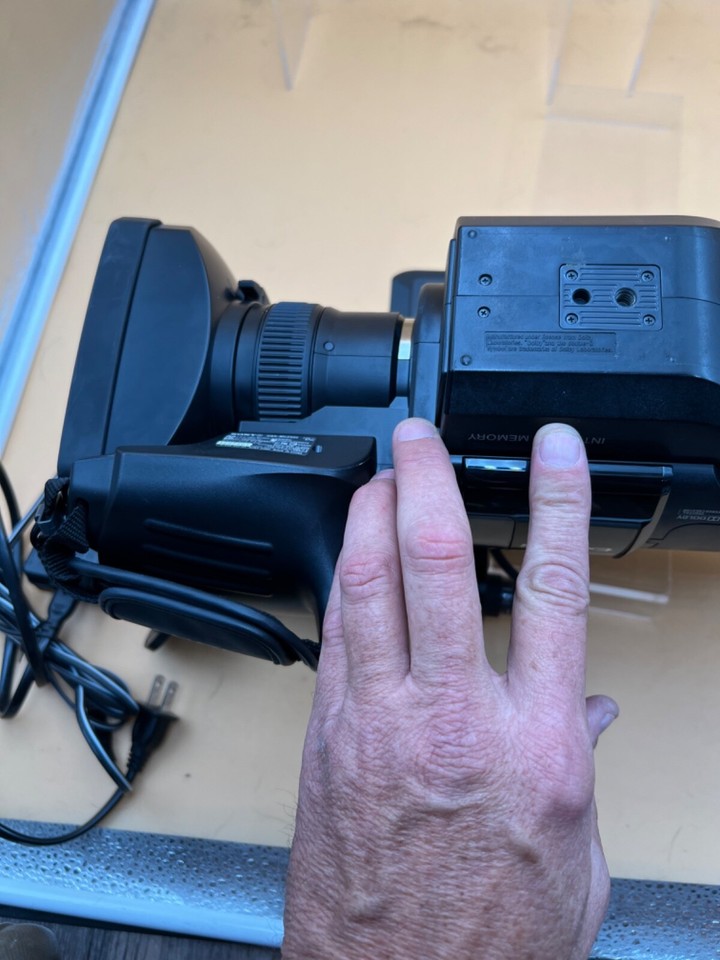 Sony HXRMC2500 Shoulder Mount Full HD AVCHD Video Camera 1080p