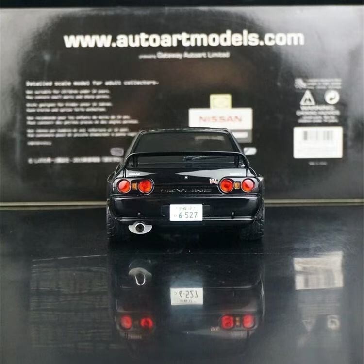 ミニカー Skyline GT-R (R32) Initial D AUTOart AUTOart Initial D Movie Nissan Skyline GT-R R32 Takumi 1/18