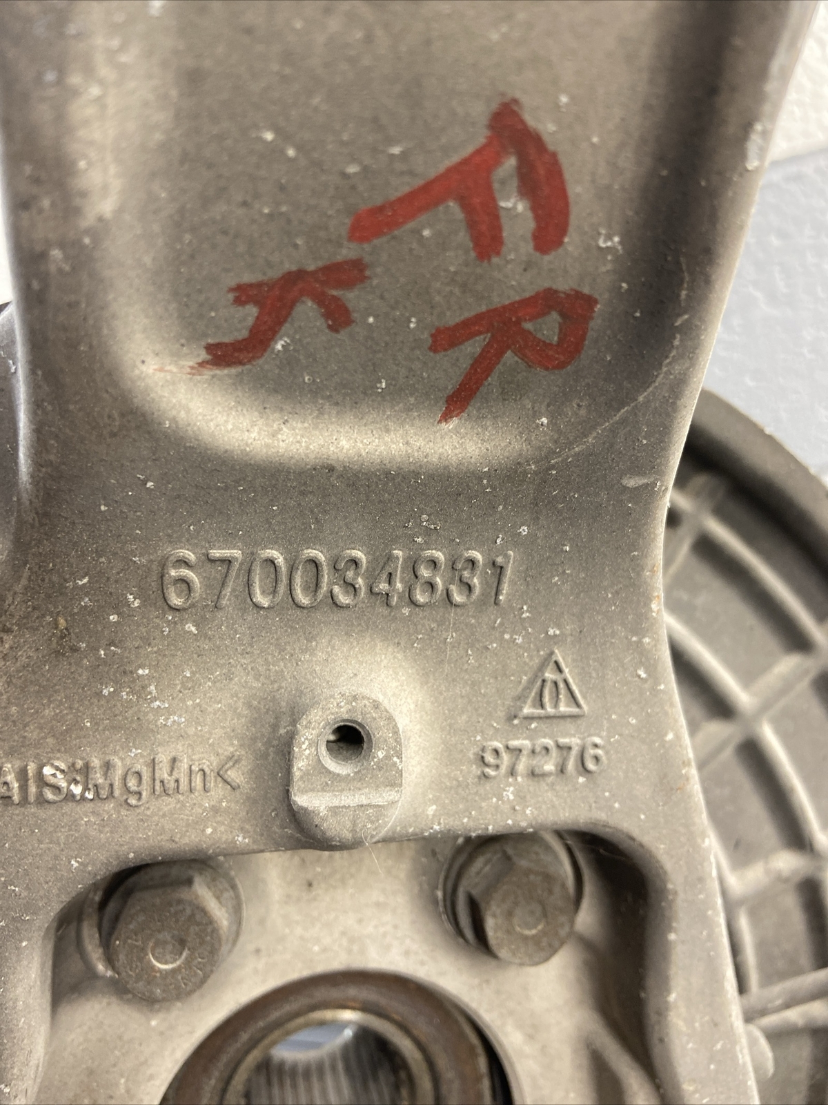 2017-2020 Maserati Levante Front Right Knuckle Spindle Control Arm OEM