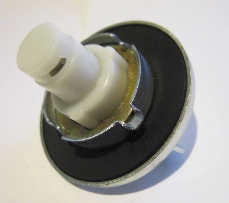 76 77 78 78 80 AMC PACER STATION WAGON MADADOR EDELMANN GAS FUEL CAP - Изображение 3 из 3