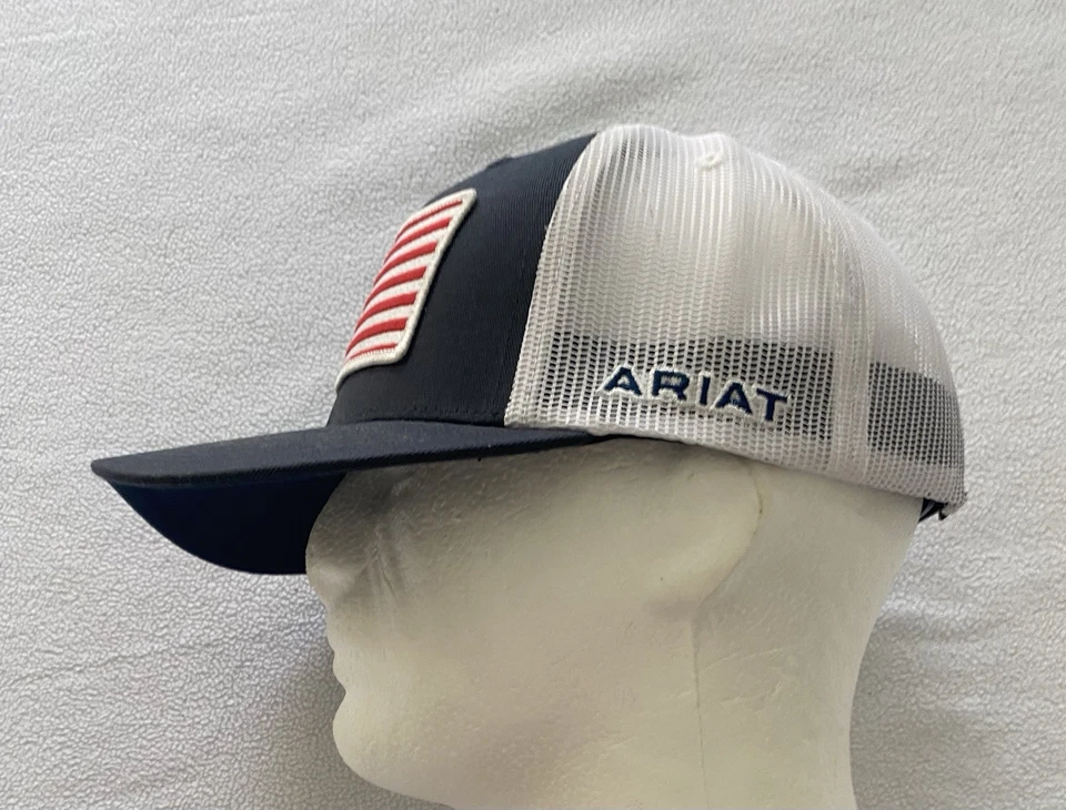 Gorra de camionero Ariat para hombre EE. UU. Parche 6 paneles malla trasera cierre a presión ajustable Foto 3 de 4